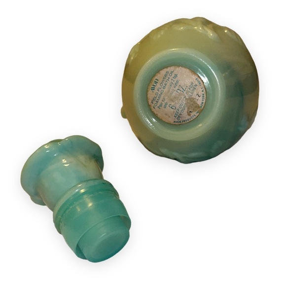 Vintage Jadeite Milk Glass Avon Green Milk Glass Rose Pitcher and Stopper 1970s - Picture 5 of 7